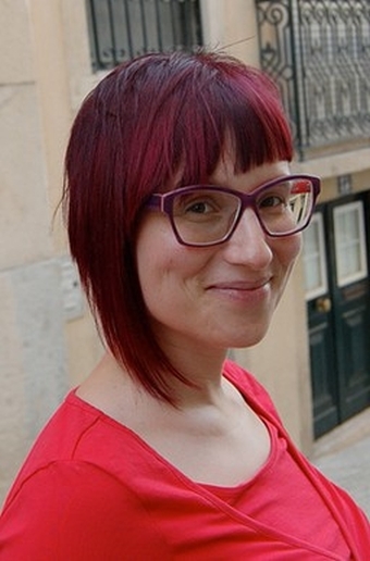 czerwone asymetryczne fryzury krótkie uczesanie damskie zdjęcie numer 79A